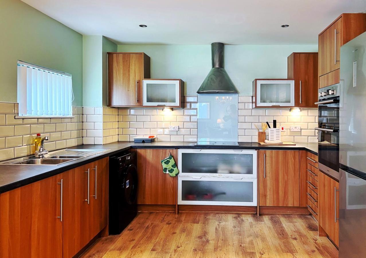 Retro Seaside Apt With Patio Apartment